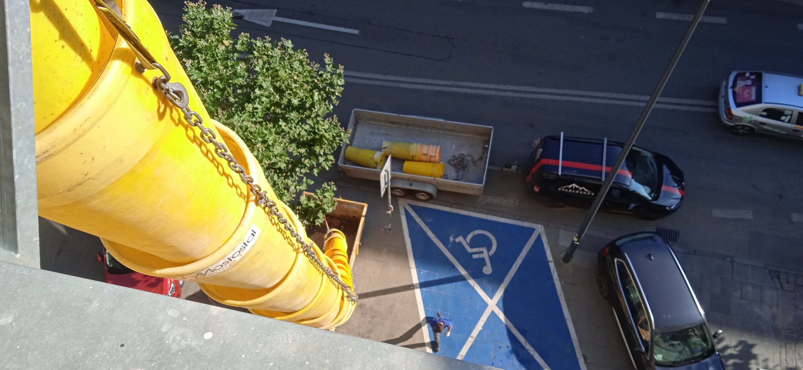 Jak i czym transportować zsyp budowlany? Praktyczny poradnik dla ekip i inwestorów