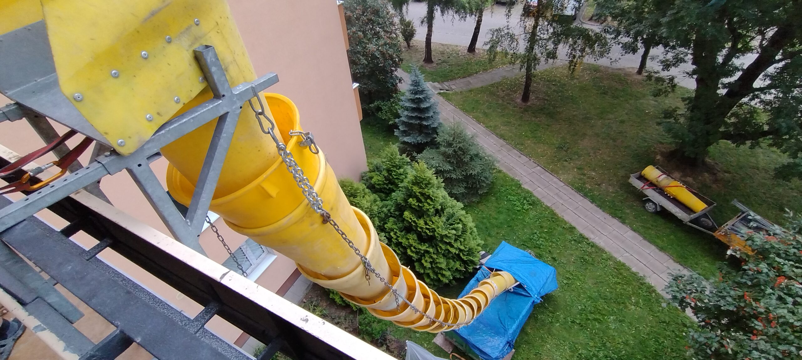 Ile gruzu powstaje przy remoncie mieszkania 30/50/70 m²? Przykłady, obliczenia i realne koszty wywozu w Warszawie