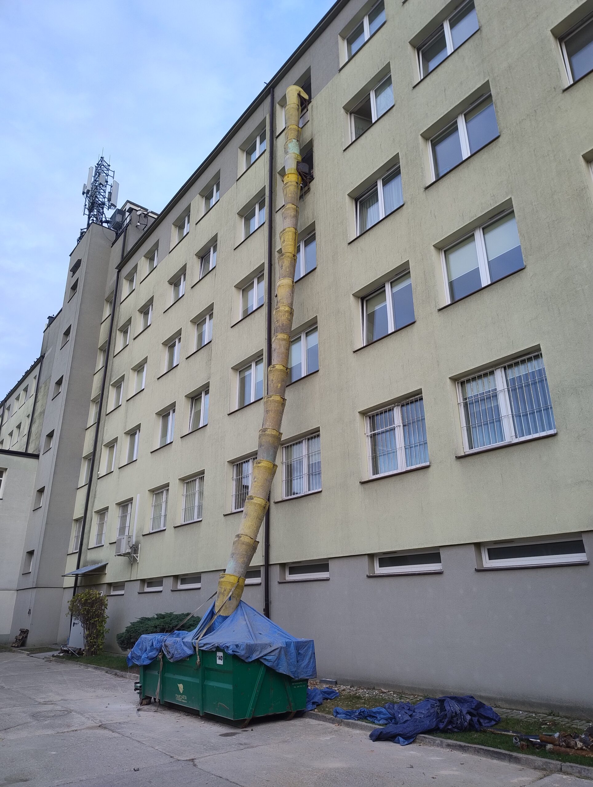 Jak uniknąć zapychania się zsypu do gruzu – praktyczny poradnik